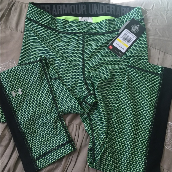 Under Armour Pants - New Under Armour Capri leggings heat hear